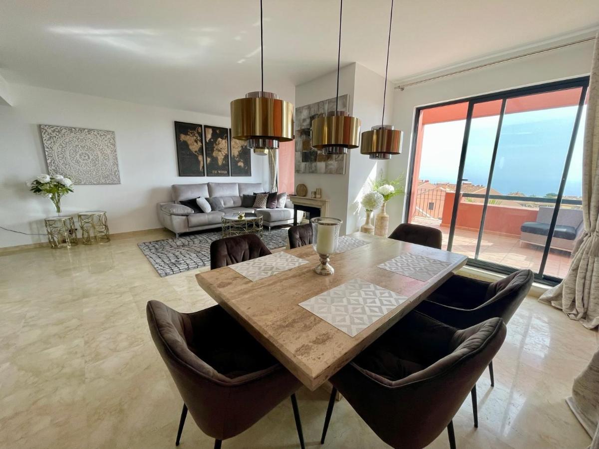 Calahonda Luxury With A Stunning Sea View Apartment